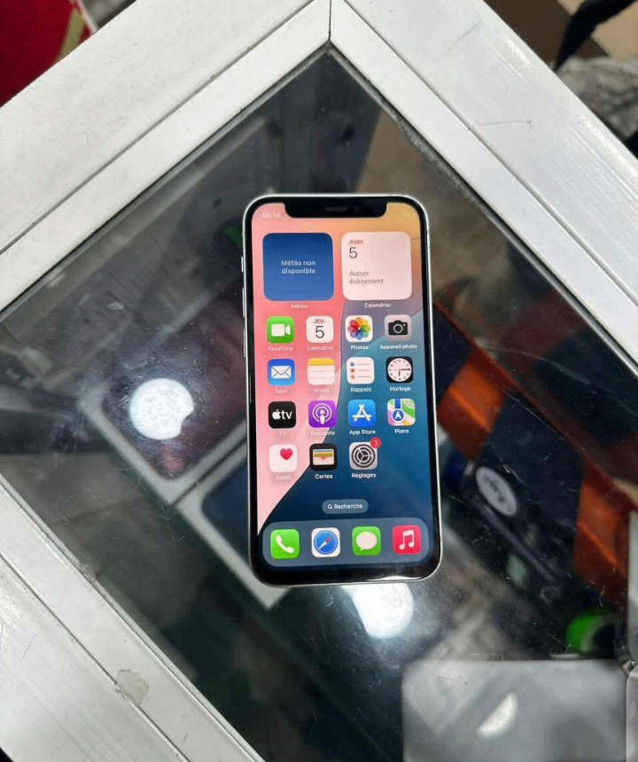 iPhone Blanc Écran Super Retina