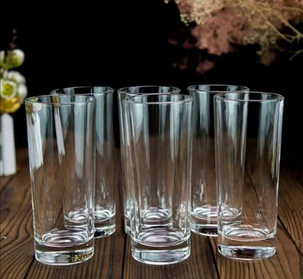 Verres à eau en verre clair