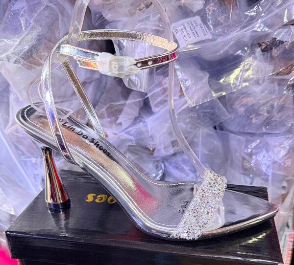 Sandales à talons décorées