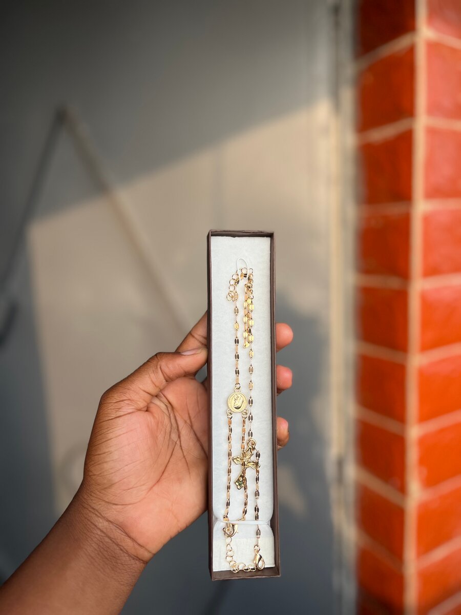 Collier chapelet doré élégant