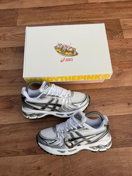 Baskets blanches ASICS tendance