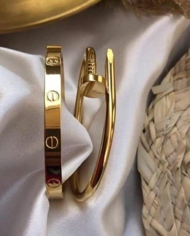 Le trio de bracelets or plaqué