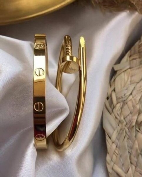 Le trio de bracelets or plaqué