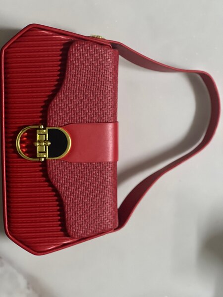 Sac élégant en cuir tressé