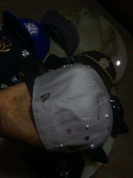 Casquette élégante avec perles