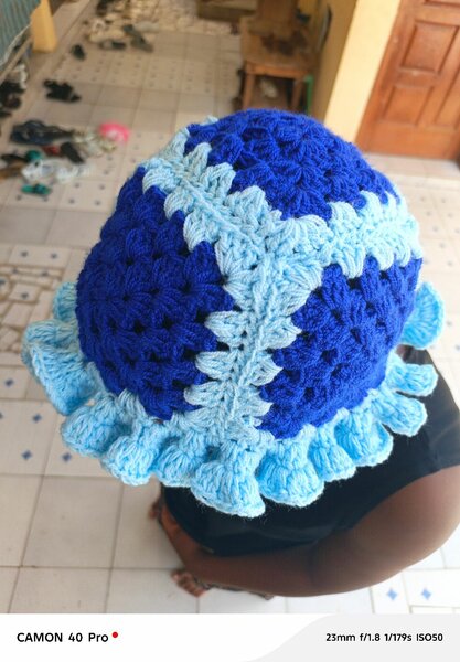 Chapeau Crochet Bleu Fait Main