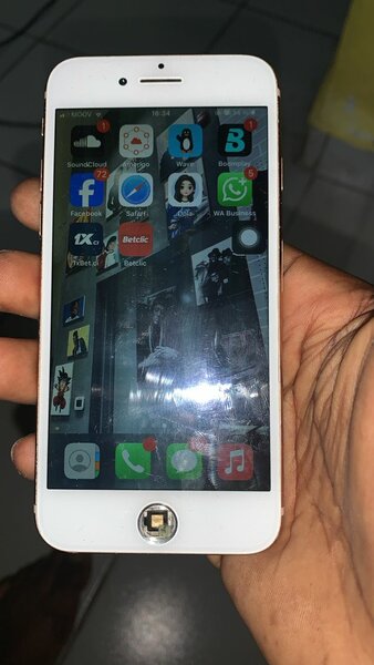 iPhone 8 simple écran fissuré