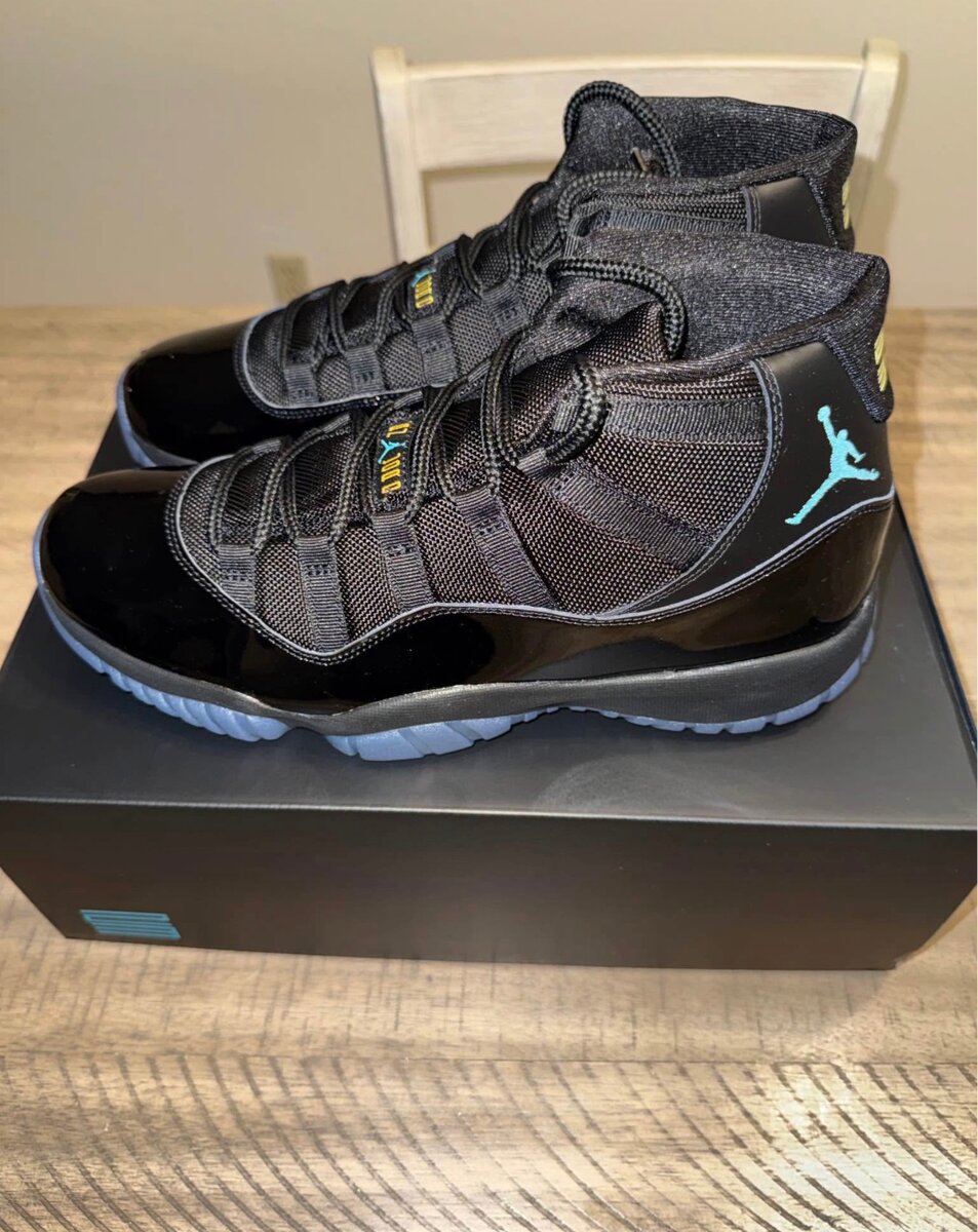 Chaussures Air Jordan 11 Noir et Bleu