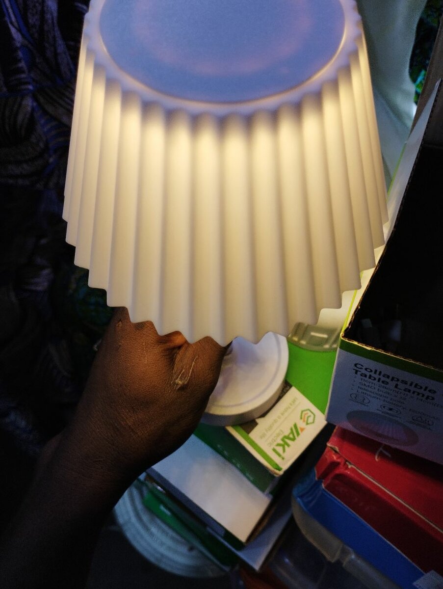 Lampe de table LED moderne