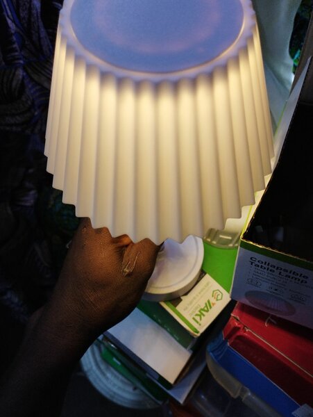 Lampe de table LED moderne