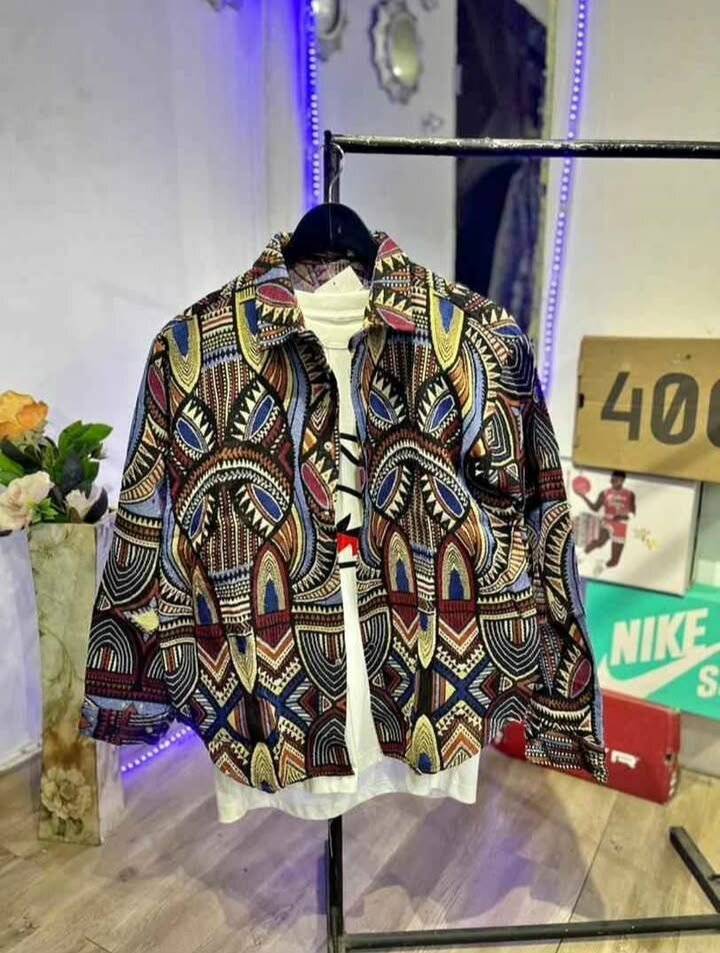 Chemise à motifs ethniques