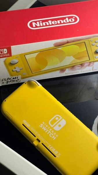 Nintendo Switch Lite jaune