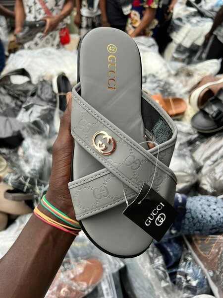 Sandales Gucci grises luxe
