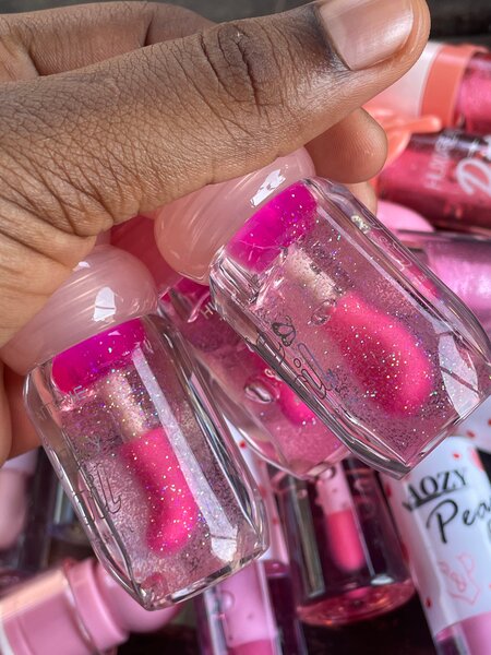 Gloss à lèvres brillant rose