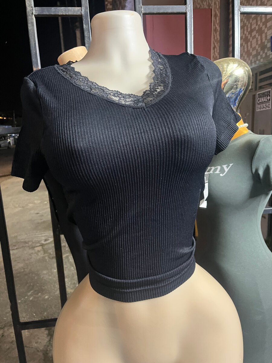 Top court en dentelle