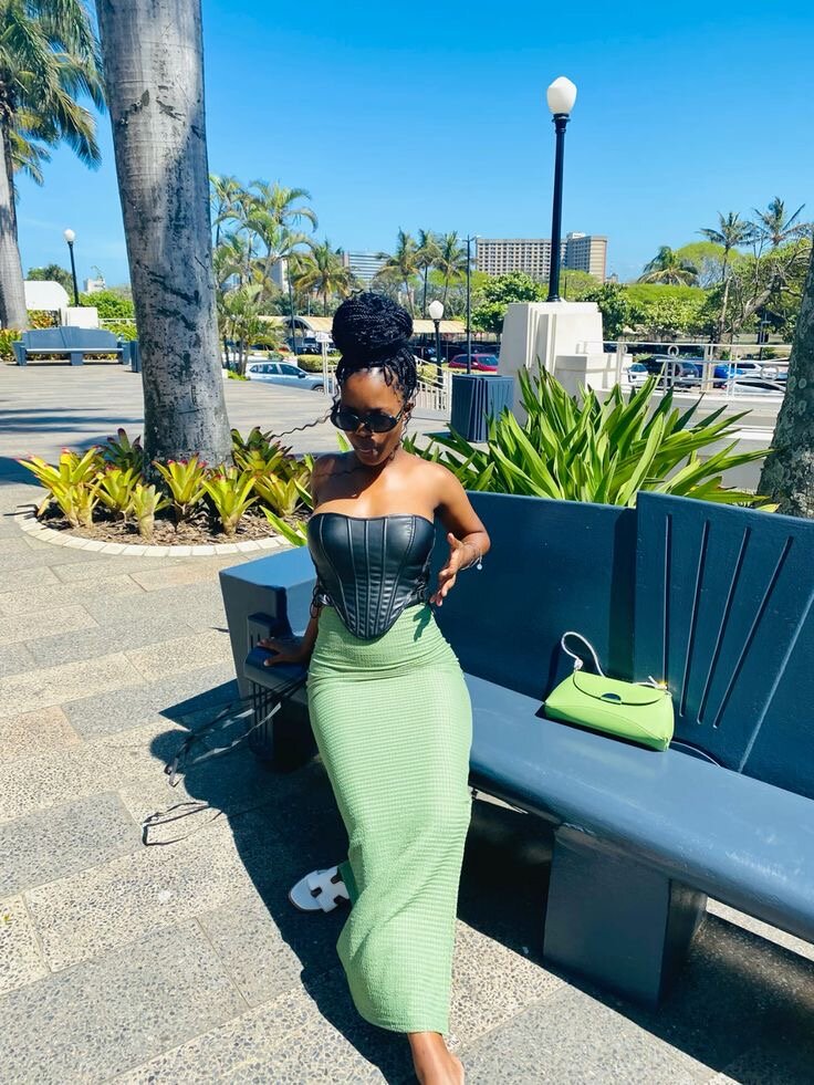 Corset et jupe moulante