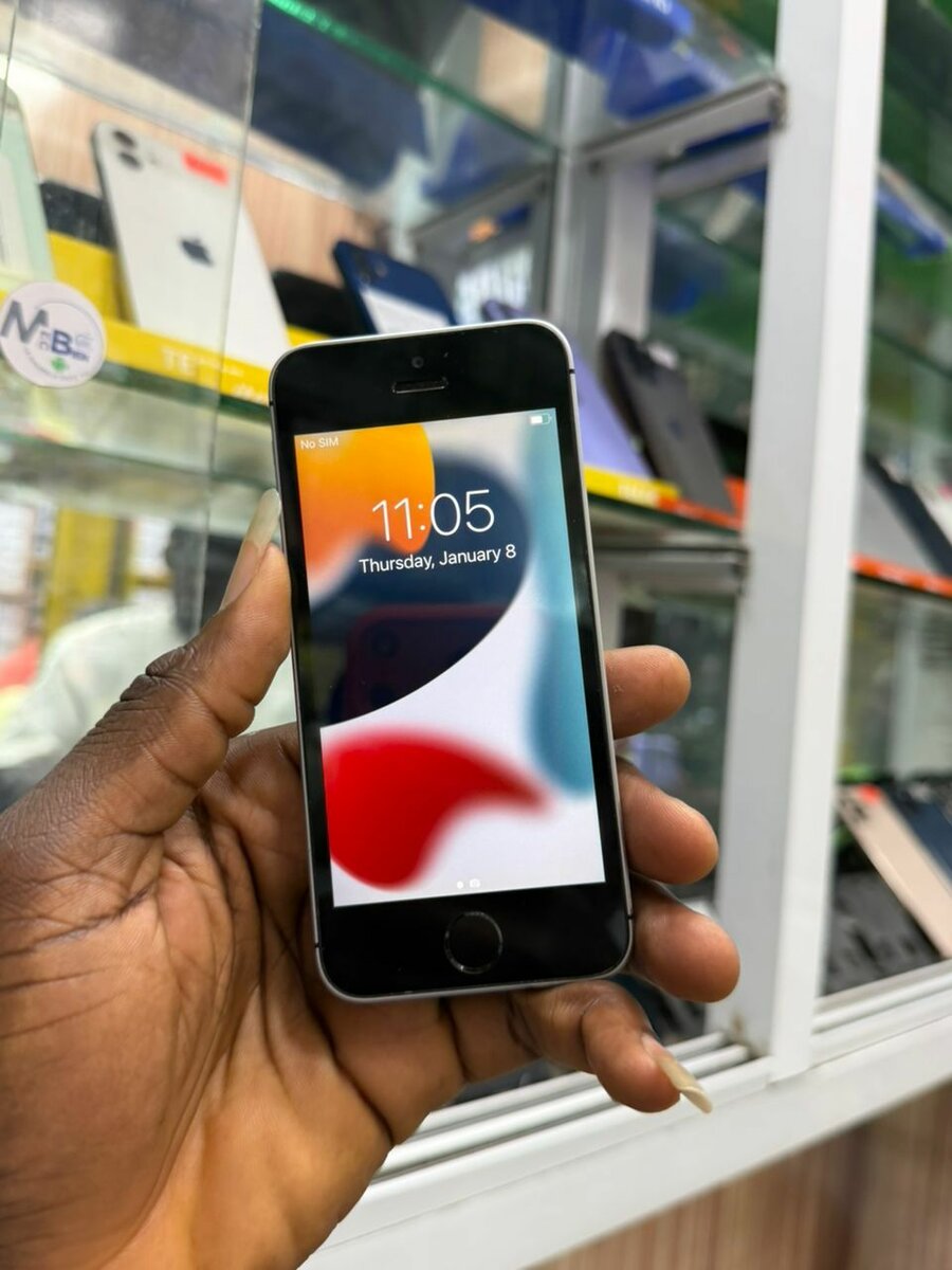 iPhone SE 32Go 2nd main