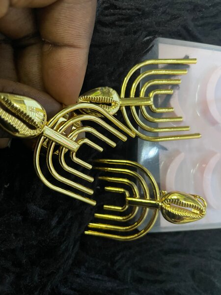 Boucles d'oreilles dorées élégantes