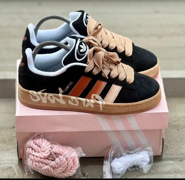 Baskets noires en daim tendance