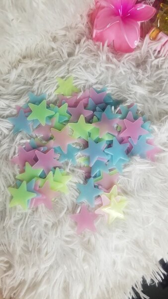 Étoiles phosphorescentes murales