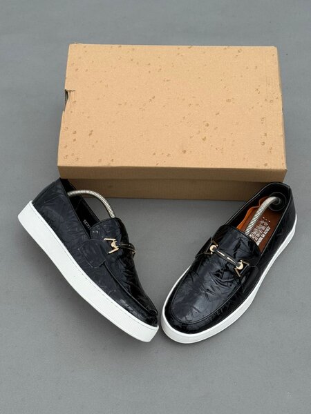 Mocassins en cuir noir élégants