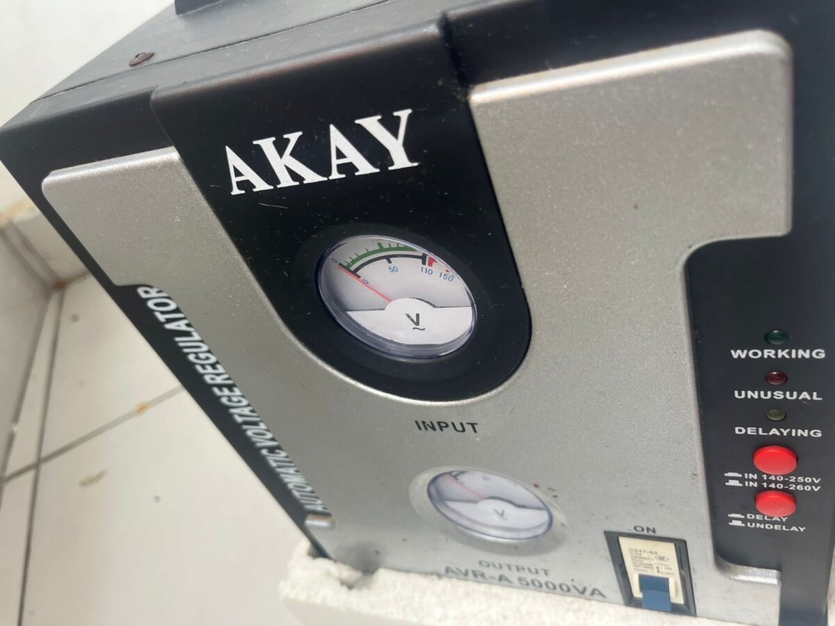 Régulateur de Tension AKAY5000