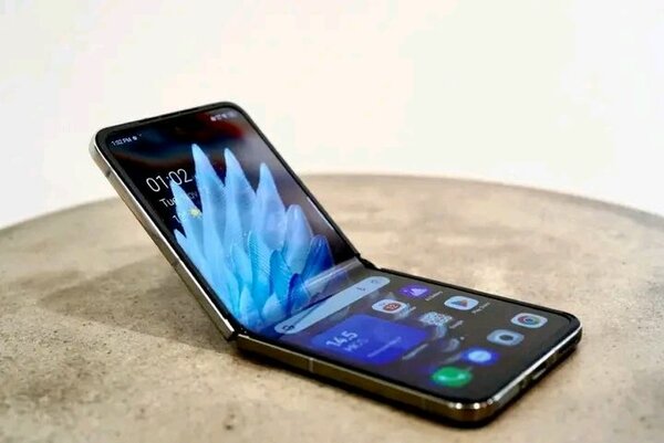 Tecno Phantom Smartphone pliable