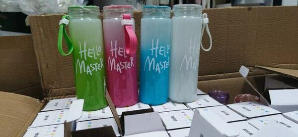 Bouteille d'eau "Hello Master"