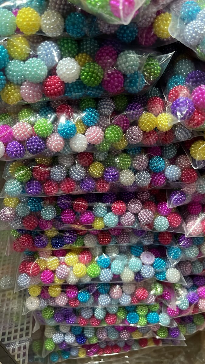 Perles décoratives colorées