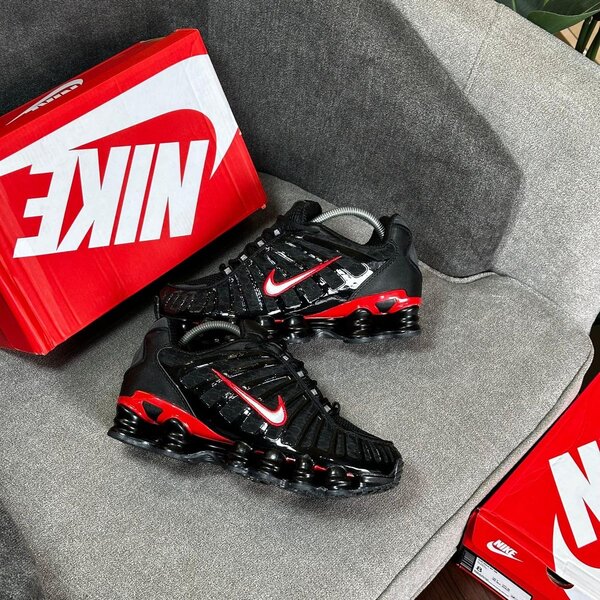 Baskets Nike Shox R4 Noires