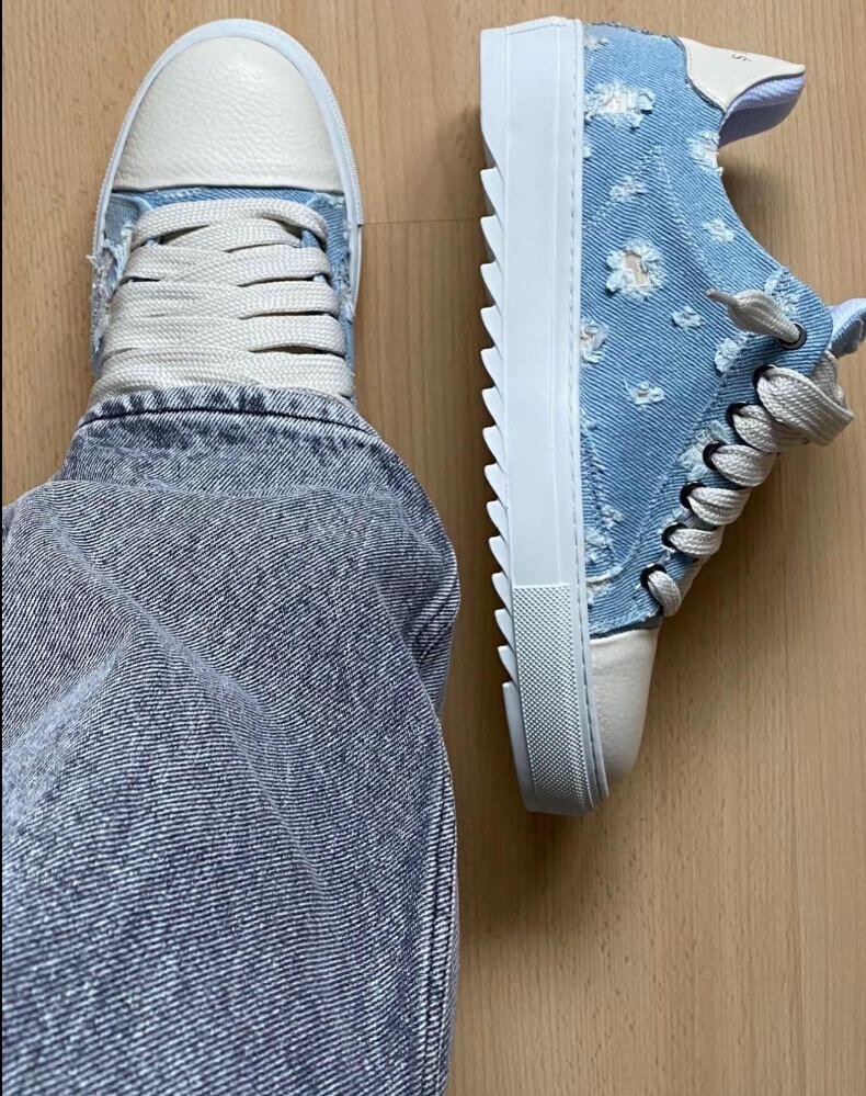 Sneakers en denim floral