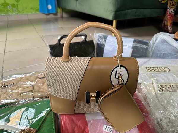 Sac à main élégant avec pochette