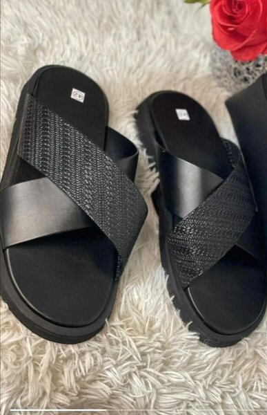 Sandales croisées élégantes