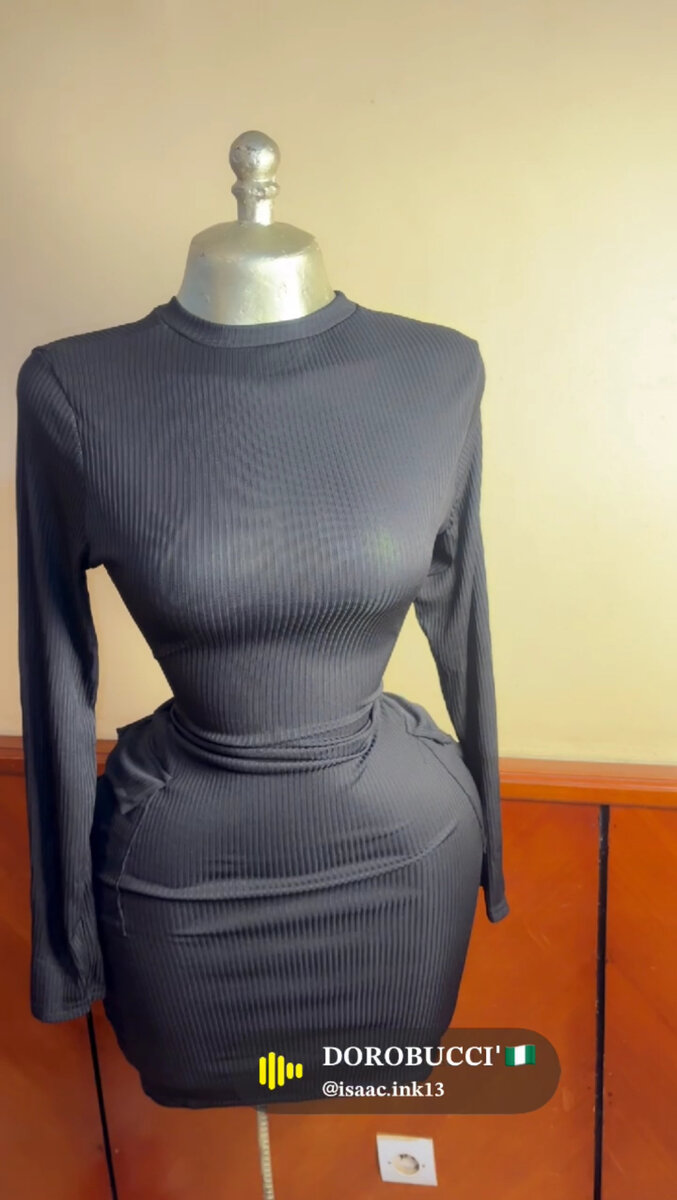 Robe moulante noire élégante