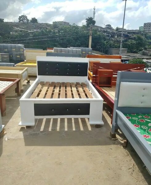 Lit Double avec Tête de Lit - Design Moderne