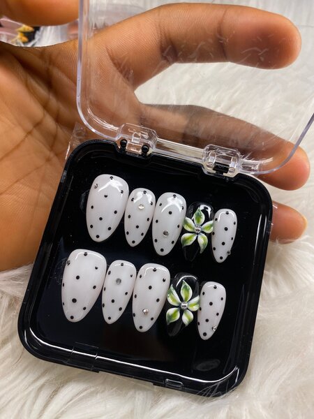 Ongles Press-Ons à Pois
