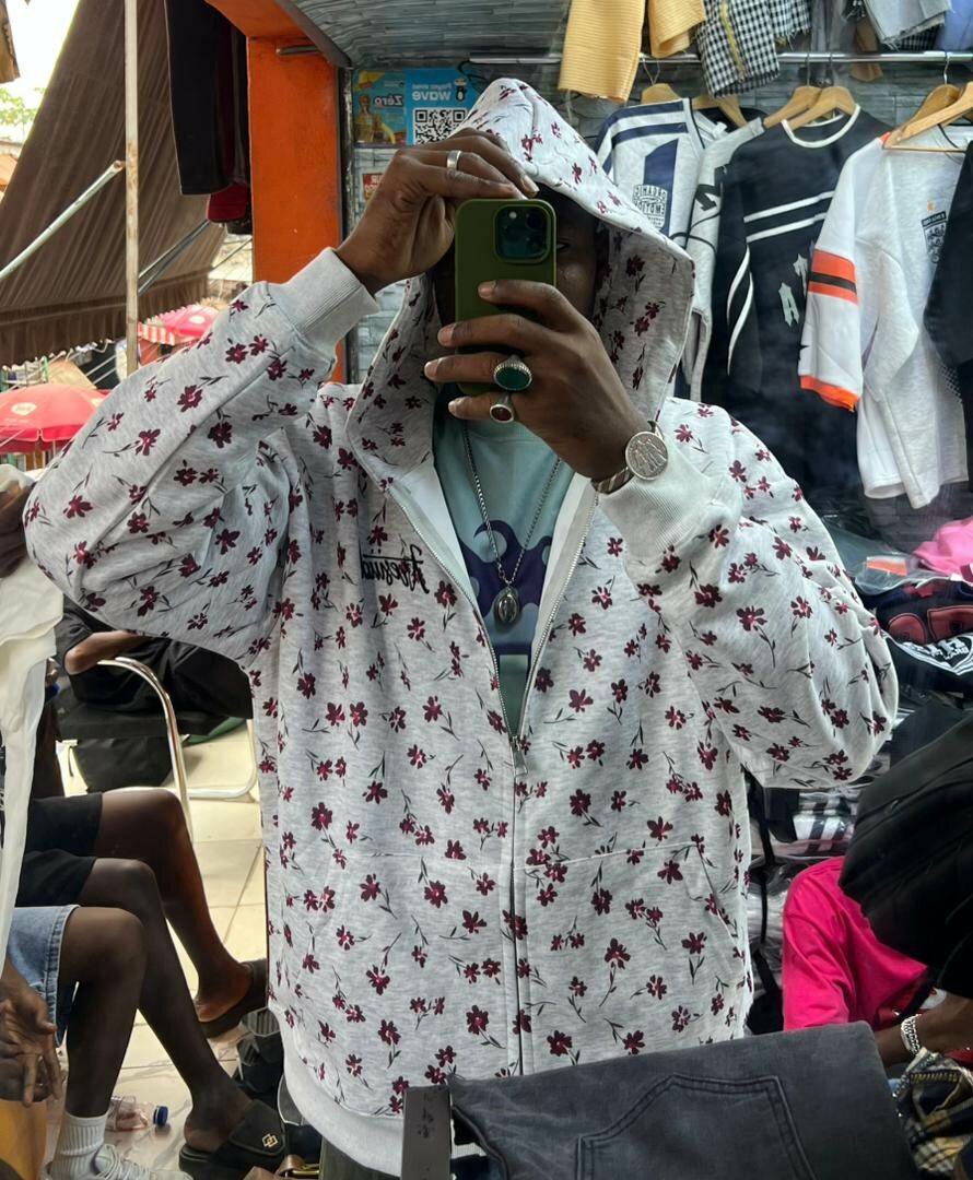 Veste à capuche fleurie