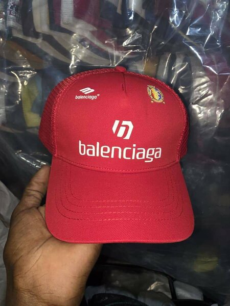 Casquette rouge Balenciaga