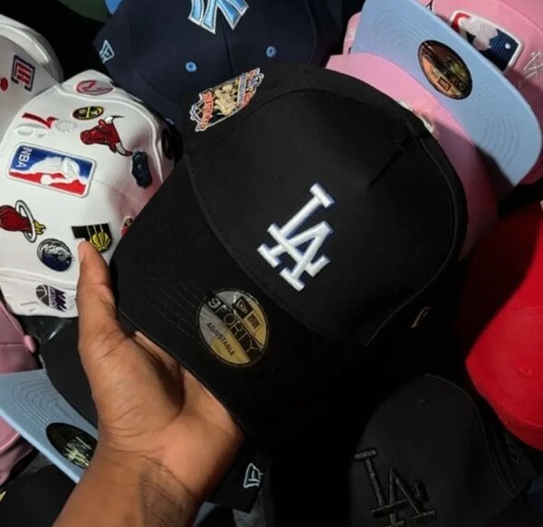 Casquette de sport LA noire