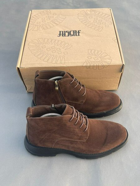 Chaussures en cuir marron