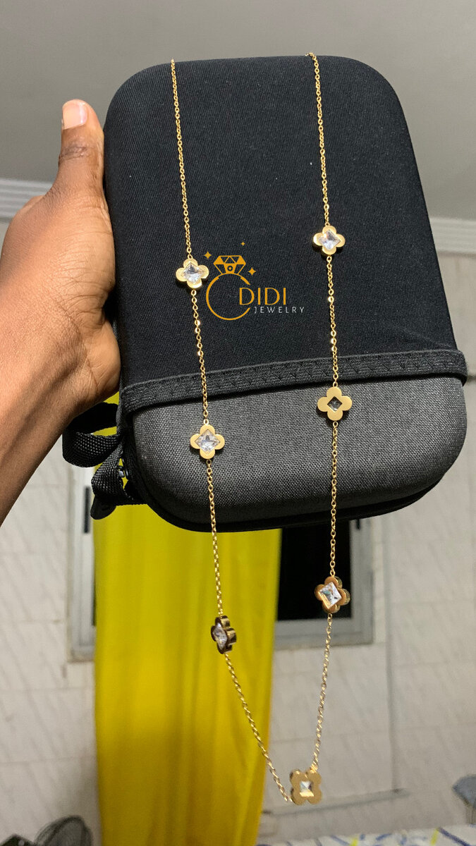 Collier élégant plaqué or