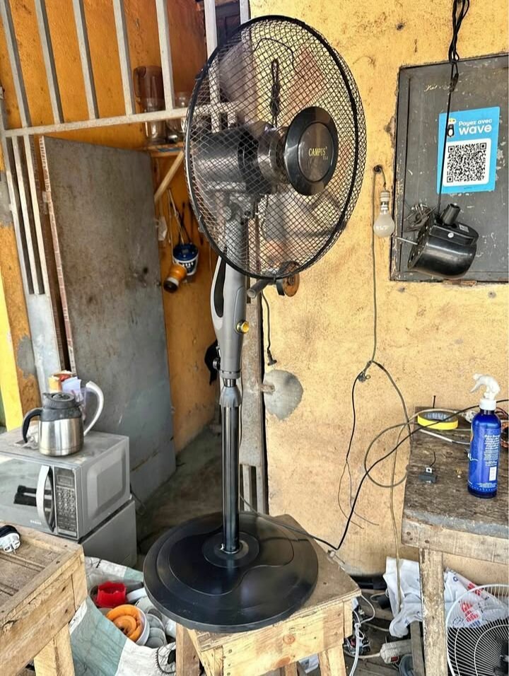 ventilateur sur pied noir