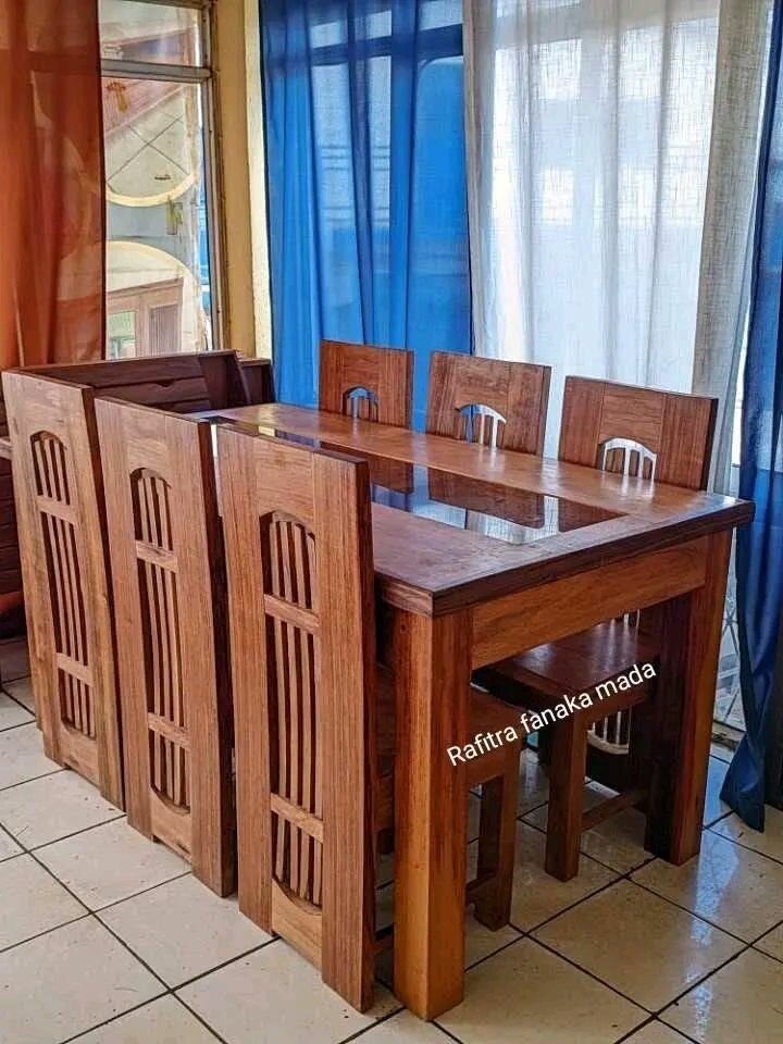 Table à manger en bois moderne