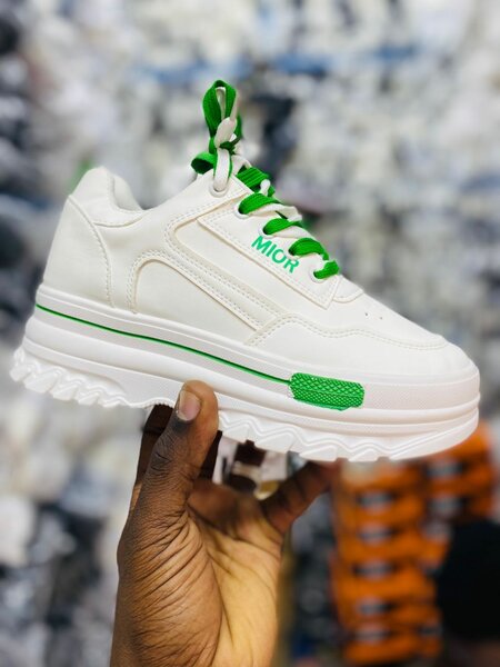 Baskets modernes en cuir