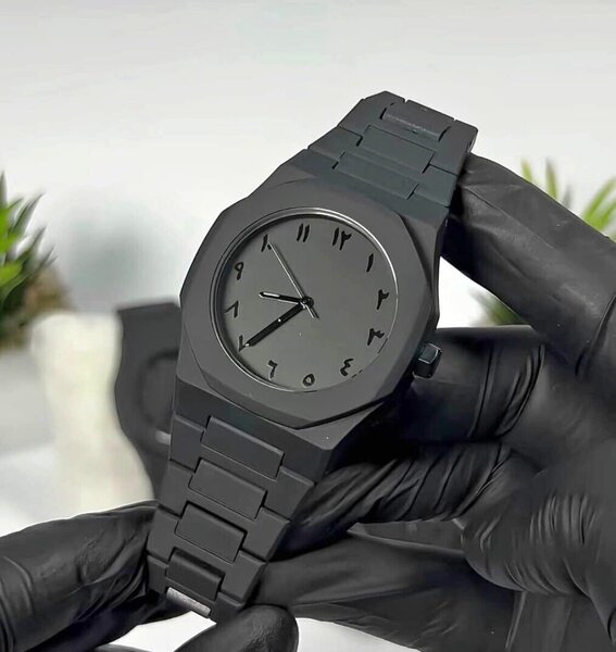 Montre arabia noire