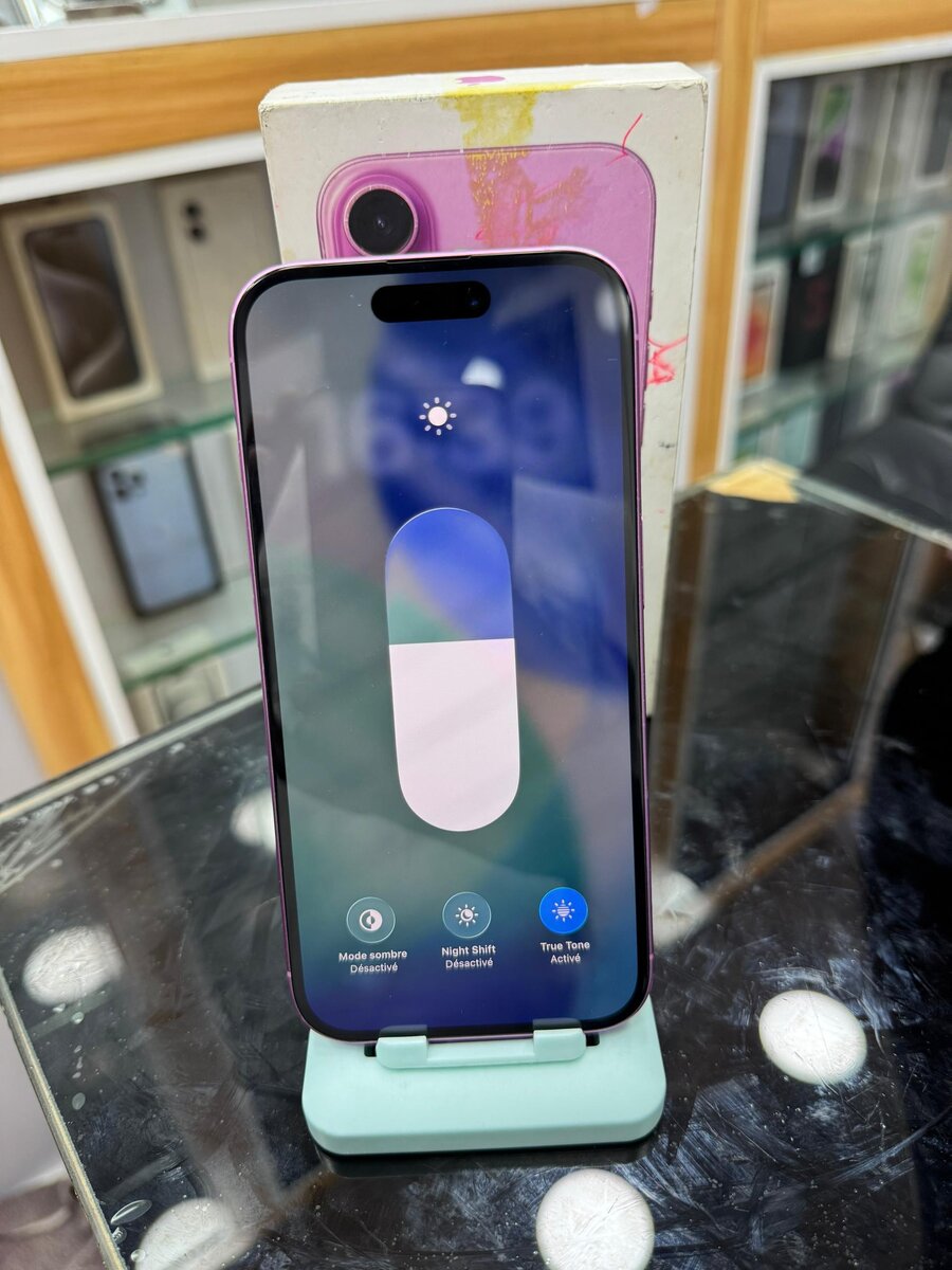 iPhone 16 simple rose