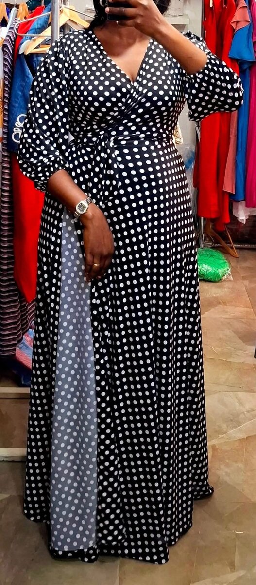 Robe longue à pois élégante