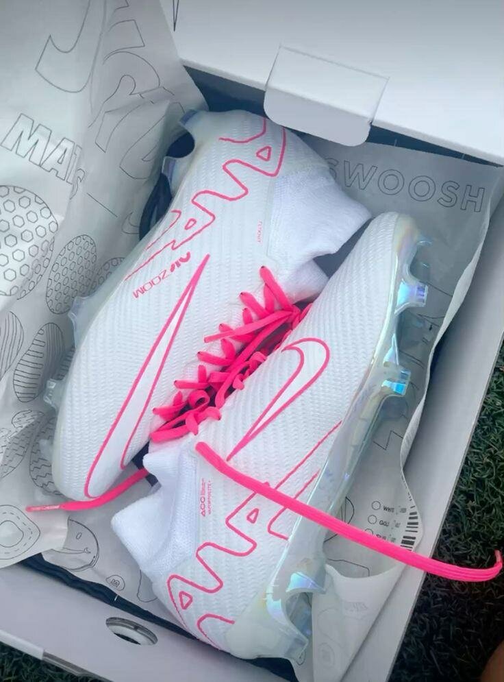 Chaussures de foot Nike blanches