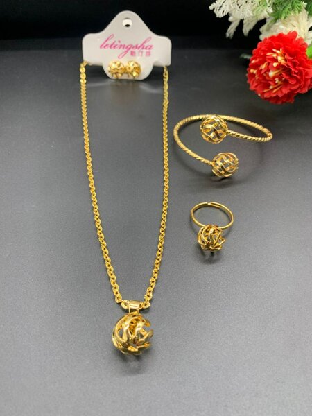 Elegant Gold Jewelry Set