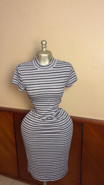 Robe Rayée Élégante